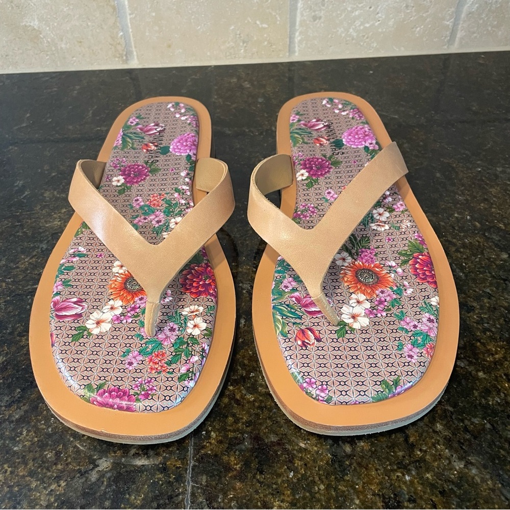 NEW Johnny Was Jenna Thong Sandals Size 10 Flip Flops Floral Tan - Picture 2 of 4
